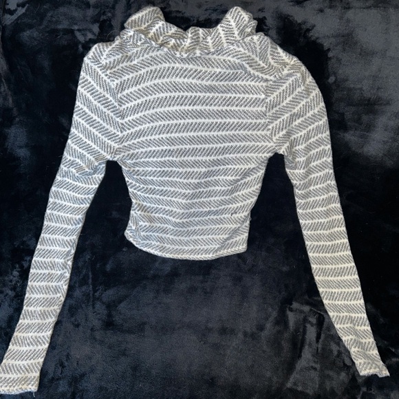 Collard Striped Long Sleeved Shirt - Picture 2 of 4